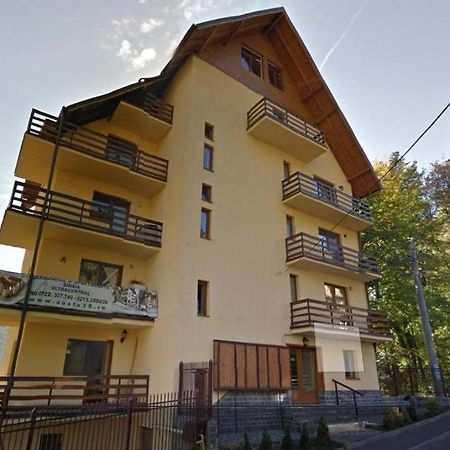 Apartament Garsoniera Sinaia Central Cu Terasa In Aer Liber Nu Este La Subsol Blocul Este In Panta Si Numerotat De La Minus 1 Zewnętrze zdjęcie