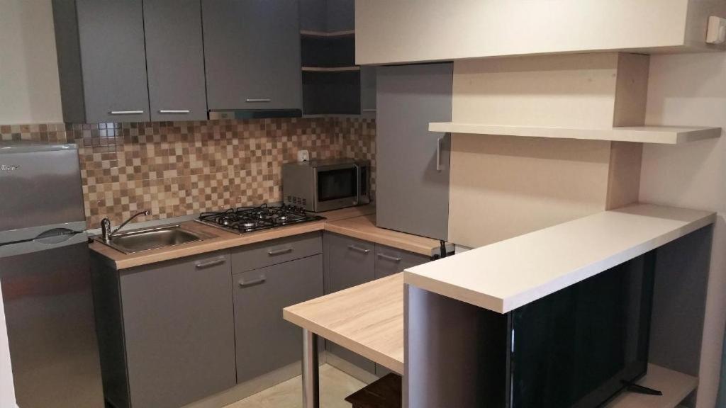 Apartament Garsoniera Sinaia Central Cu Terasa In Aer Liber Nu Este La Subsol Blocul Este In Panta Si Numerotat De La Minus 1 Zewnętrze zdjęcie