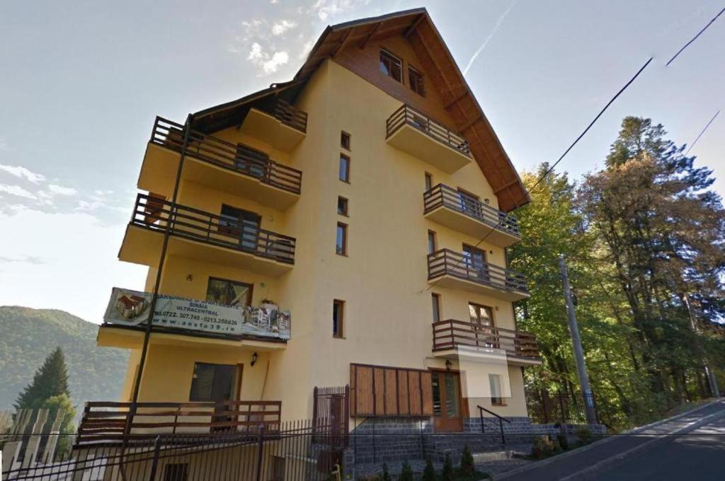 Apartament Garsoniera Sinaia Central Cu Terasa In Aer Liber Nu Este La Subsol Blocul Este In Panta Si Numerotat De La Minus 1 Zewnętrze zdjęcie