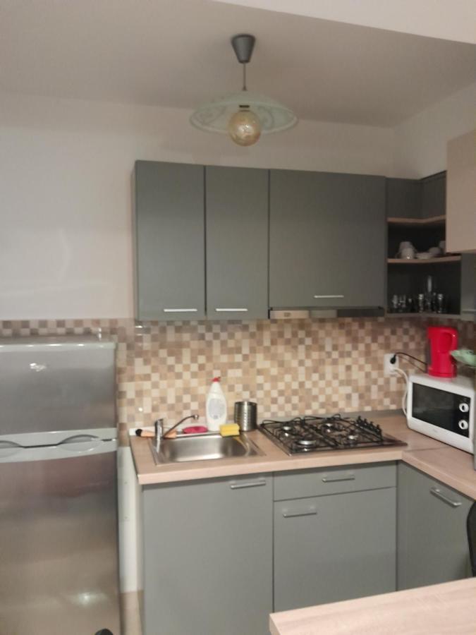 Apartament Garsoniera Sinaia Central Cu Terasa In Aer Liber Nu Este La Subsol Blocul Este In Panta Si Numerotat De La Minus 1 Zewnętrze zdjęcie